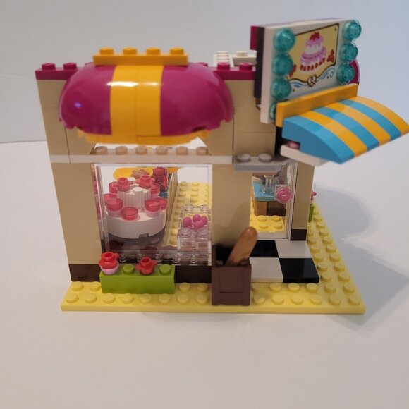 LEGO Friends Downtown Bakery Set 41006 Complete 2 Minifigures & Instructions - Picture 5 of 5